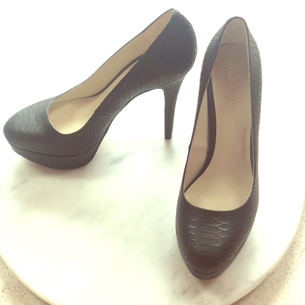 Like ✨NEW ✨Black Stiletto/Wedge HOT🔥 heals
